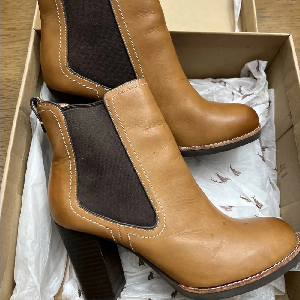 Tommy Bahama Women’s Lummi Boot Cognac Leather Size 7.5 COMES WITH BOX